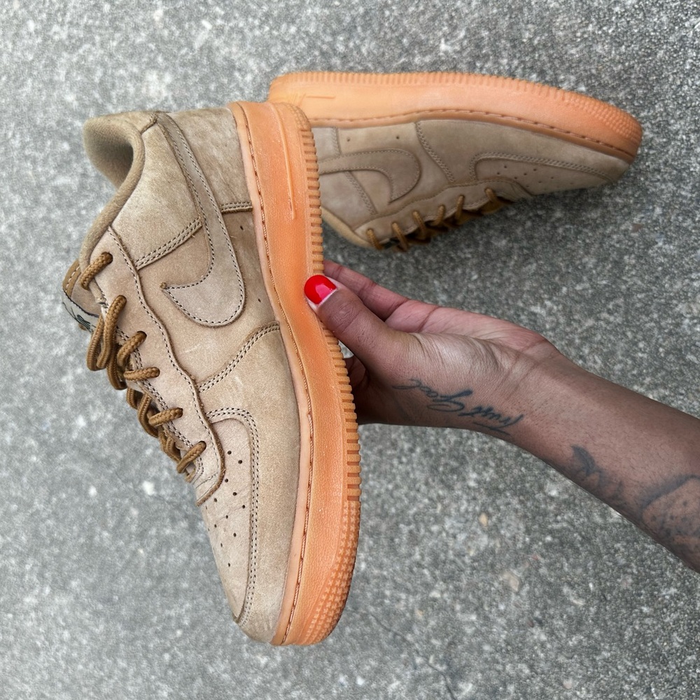 Nike Air Force 1 Low in Brown Suede - Picture 4 of 5